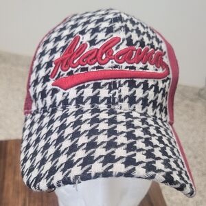 Source Unknown Black and White Houndstooth Cap with Red Accent